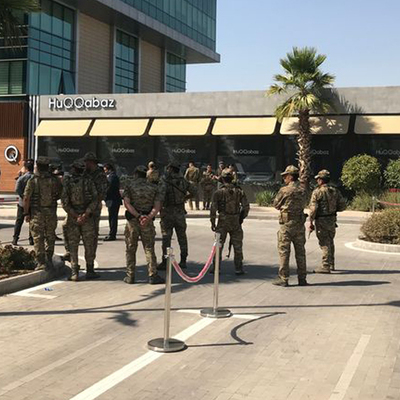 "2 elle ateş açması fazla profesyonel"