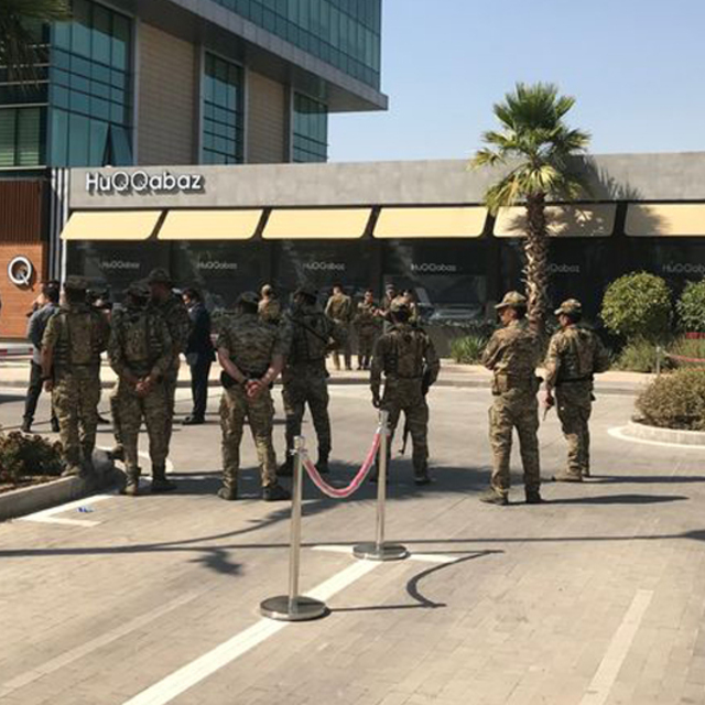 "2 elle ateş açması fazla profesyonel"