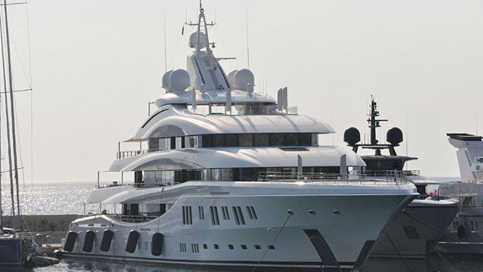 Rus iş adamının mega yatı 'Lady Lara' Kuşadası'nda