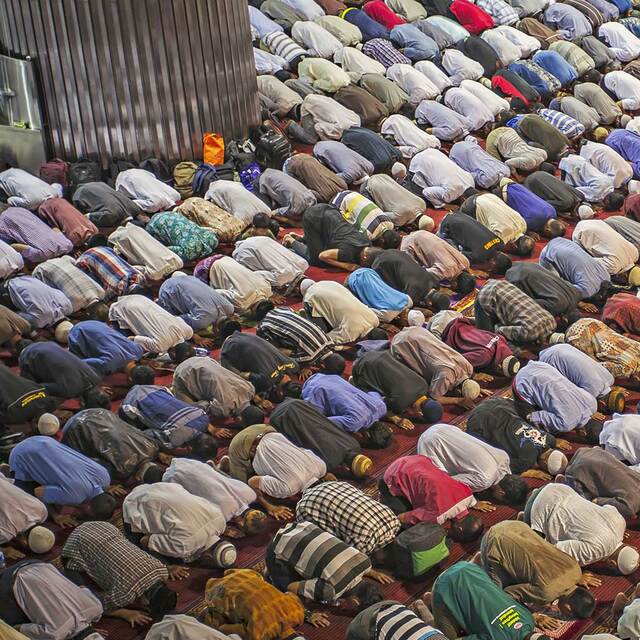 Cuma namazı nasıl kılınır?