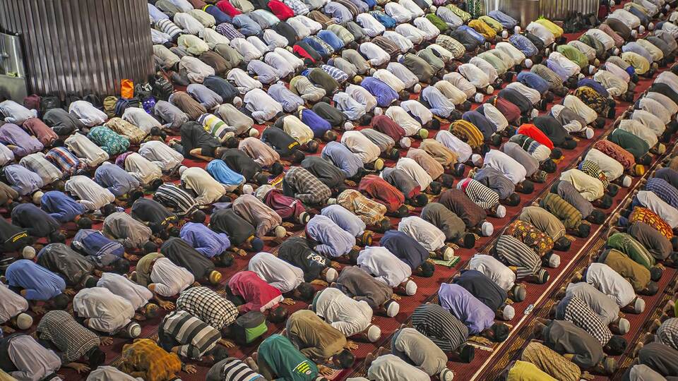 Cuma namazı nasıl kılınır?