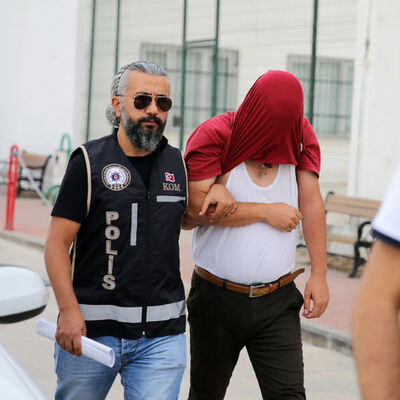 FETÖ'ye darbe! Öksüz ve Batmaz'la irtibatlı...