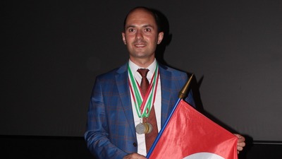 Klavyede yine dünyanın en iyisi oldu