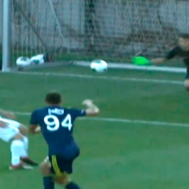Vedat'tan 2 gol birden!
