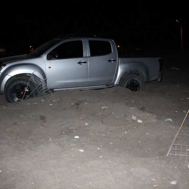 Sahilde drift yaptı, 10 caretta yuvasına zarar verdi