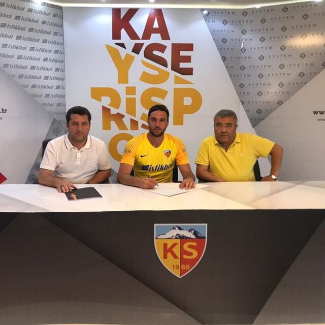 Hakan Arıkan imzayı attı