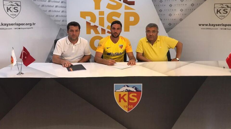 Hakan Arıkan imzayı attı