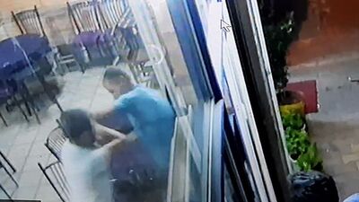 Kardeşini defalarca bıçakladı!