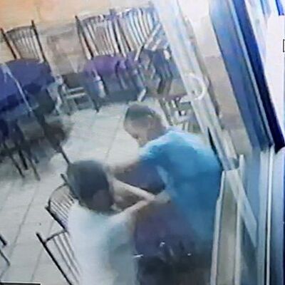 Kardeşini defalarca bıçakladı!