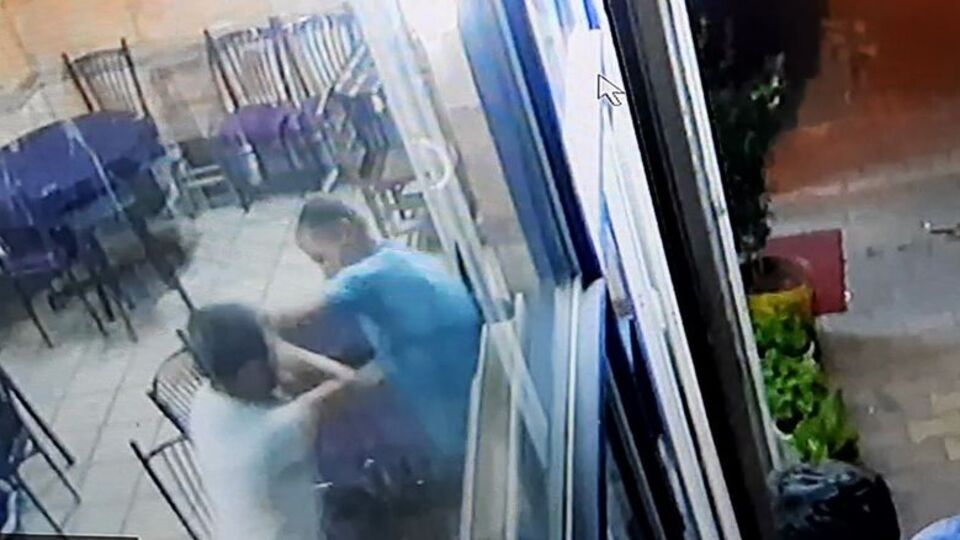 Kardeşini defalarca bıçakladı!