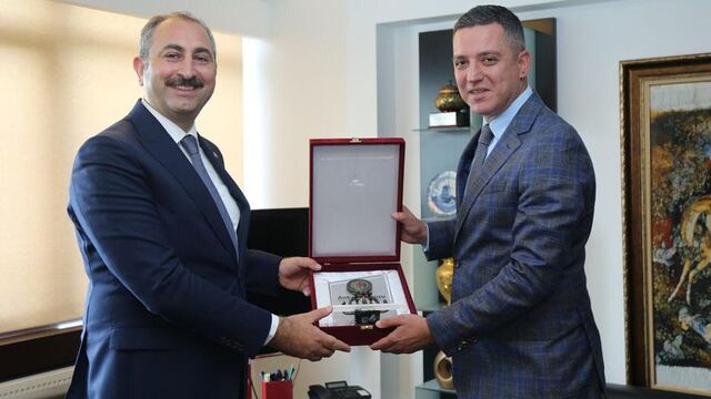 Bakan Gül'den Ankara Barosu'na ziyaret