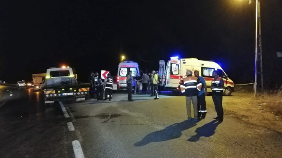 İstanbul'da feci kaza! 2 ölü, 3 yaralı