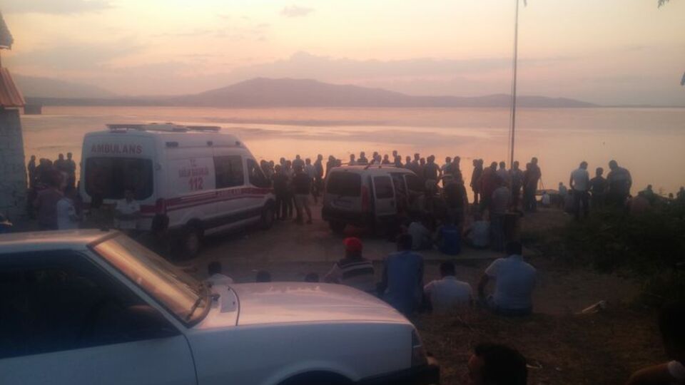 Manisa'da kayık alabora oldu: 2 kişi kayıp