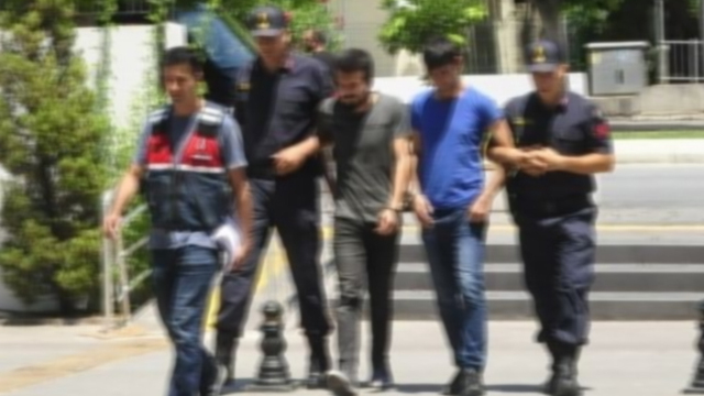 Dedesinin parasını gasbeden torun ve arkadaşı tutuklandı