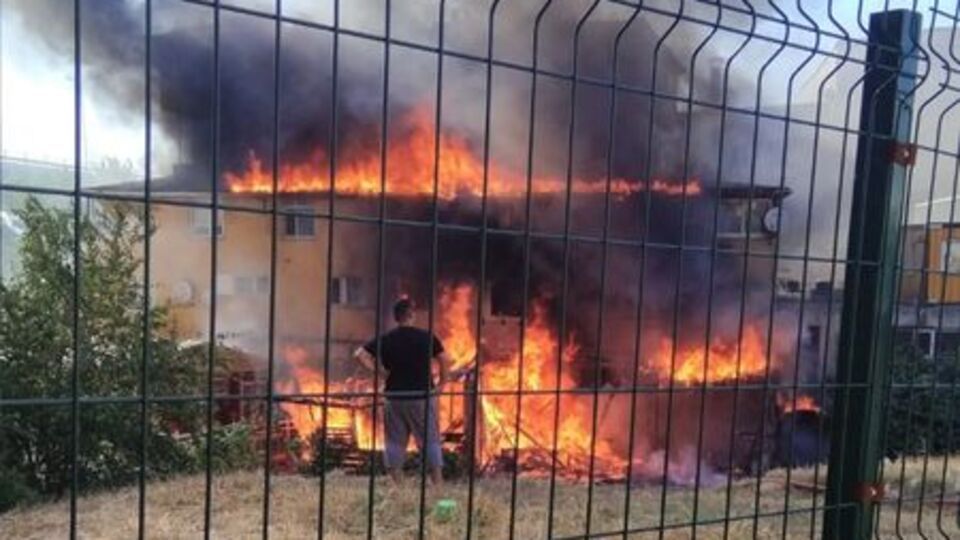 Pendik'te korkutan yangın!