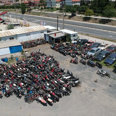 Yediemin otoparkları doldu, araçlar üst üste konmaya başladı