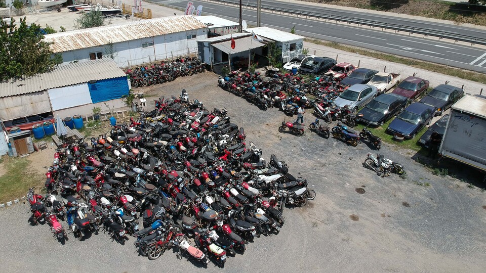 Yediemin otoparkları doldu, araçlar üst üste konmaya başladı