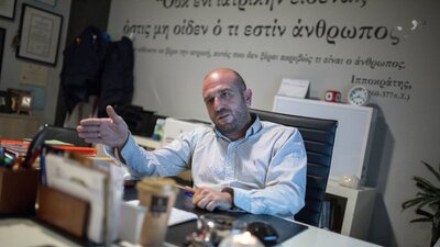 Türkiye'ye iade göçmenleri Dr. Manos seçecek