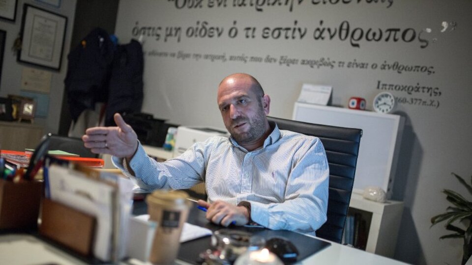 Türkiye'ye iade göçmenleri Dr. Manos seçecek