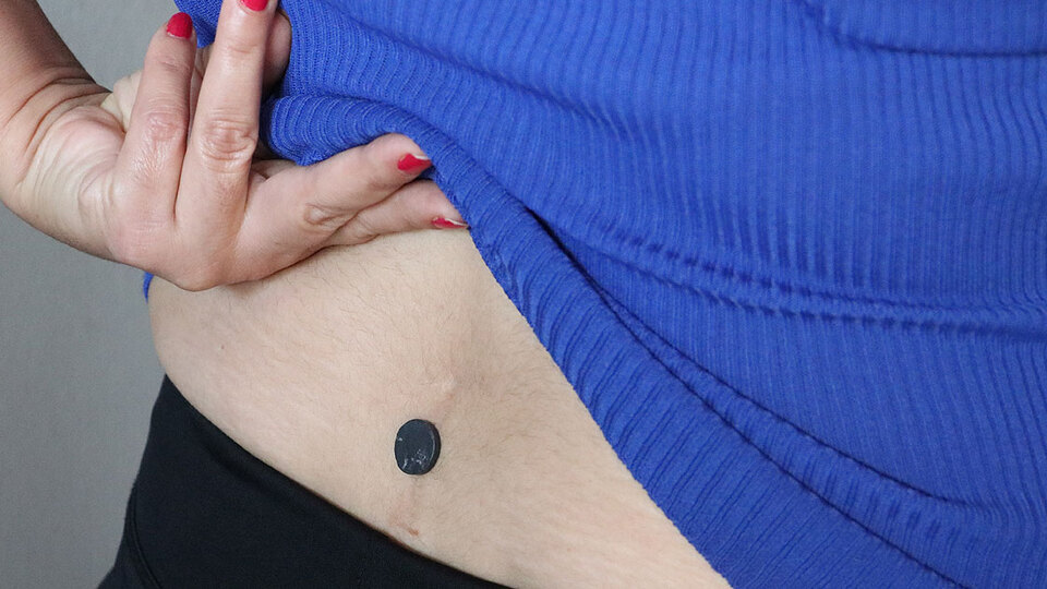 Vücudunda metal unutulduğunu mıknatısla fark etti