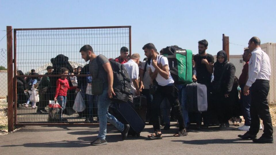 Suriyeliler ülkelerine gitmeye başladı