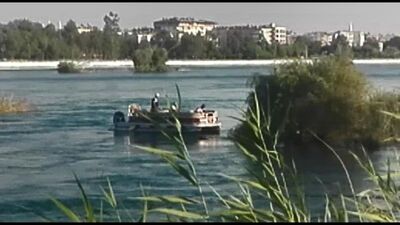 Fırat'ta akıntıya kapılarak kayboldu