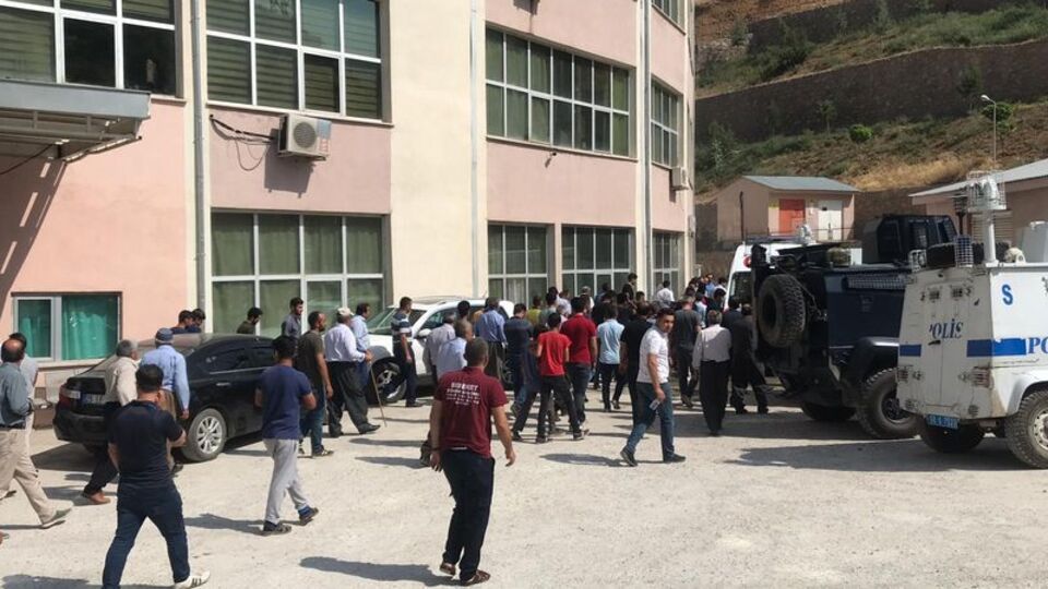 Hakkari'de askerleri almaya gidiyorlardı, patlama oldu!