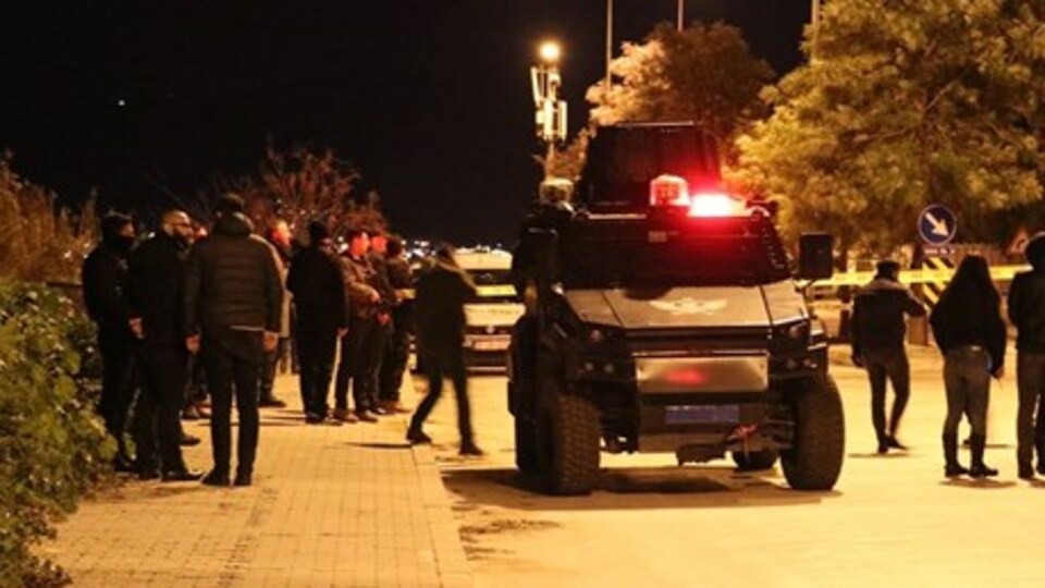 Zırhlı polis aracına EYP'li saldırı