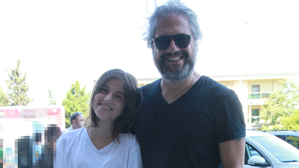 Babasının boyuna yaklaştı