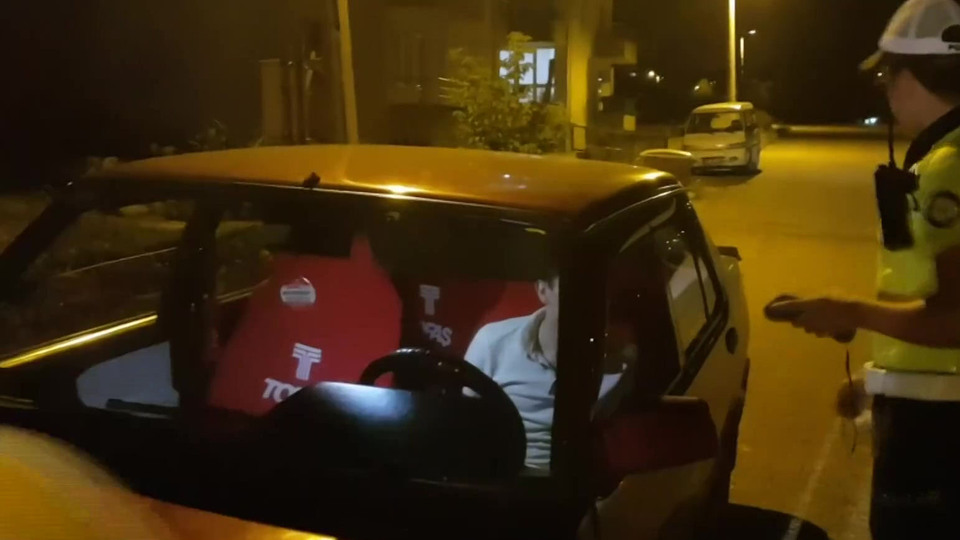 Alkollü sürücüden polise ehliyet sitemi