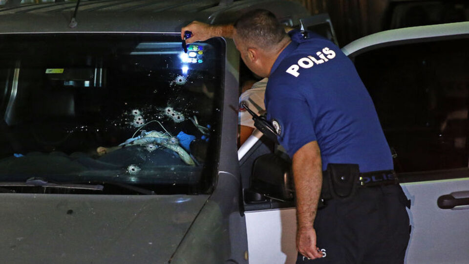 Özel güvenlik görevlisi aracında öldürüldü