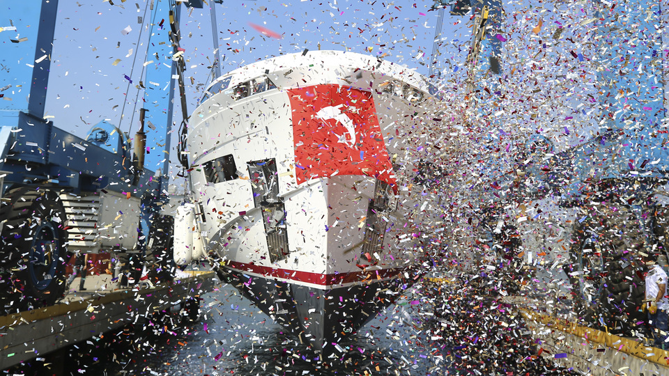 Sirena Marine'in yeni amiral gemisi suya indi