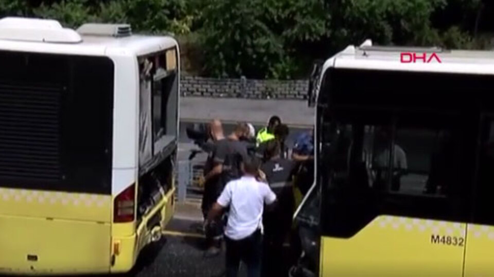 Üsküdar'da metrobüs kazası: 10 yaralı