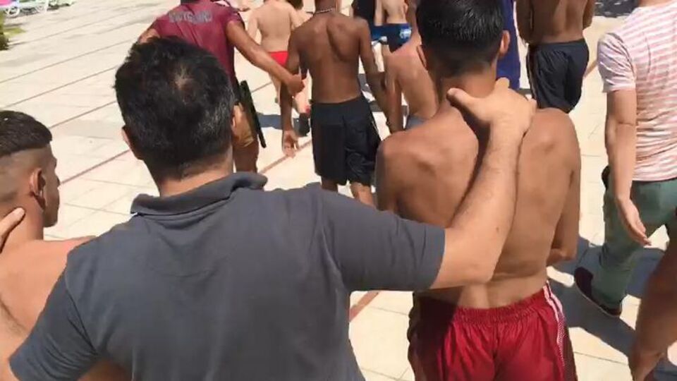 O çete havuz başında yakalandı