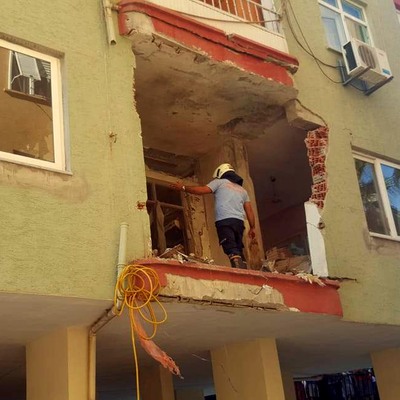 Klima motoru patladı ev savaş alanına döndü