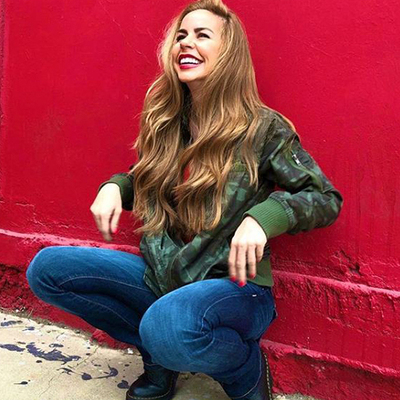 Ünlü modelin başına gelmeyen kalmadı!