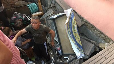 Pendik'te apartman bahçesi çöktü