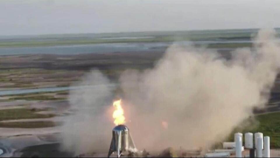 SpaceX'in uzay aracı, kalkış öncesi alev aldı