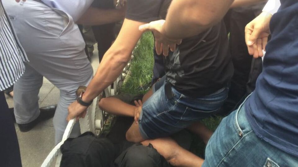 Paranın yerini böyle öğrenmeye çalıştılar! İBB'nin güvenlik görevlileri kurtardı