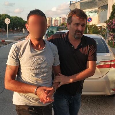 Pankartı taşıdı uyuşturucuyla yakalandı