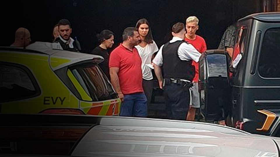 Mesut ve Kolasinac'a bıçaklı saldırı!