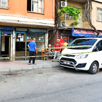 Kahveye silahlı saldırı: 1'i ağır 3 yaralı