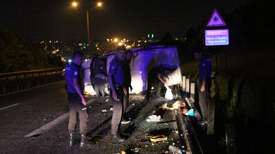 Kağıthane'de minibüs devrildi: Yaralılar var