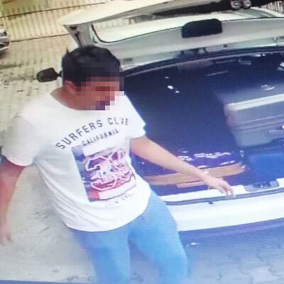 Parka gömüp uçakla İstanbul'a gittiler!