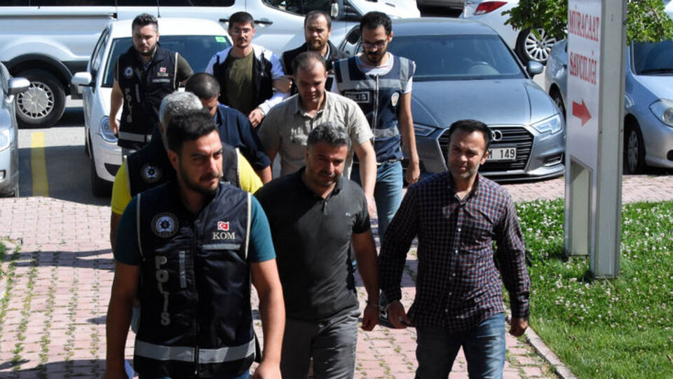 Yakalanmamak için telsiz dinlediler!