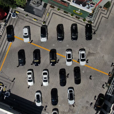 Lüks araç galerisi değil, emniyetin bahçesi