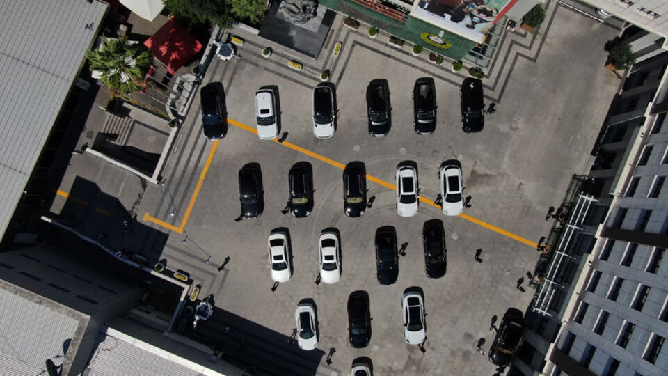 Lüks araç galerisi değil, emniyetin bahçesi