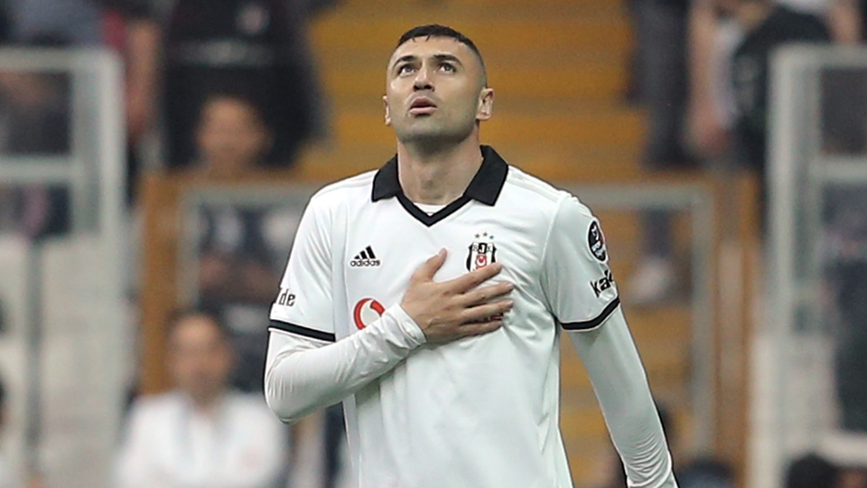 Burak artık geminin kaptanı!