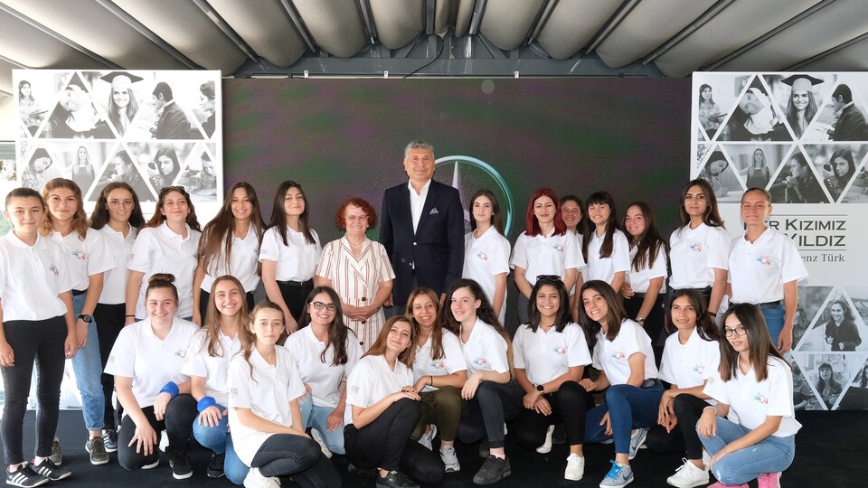 15 yılda 5 bin öğrenciyi destekledi