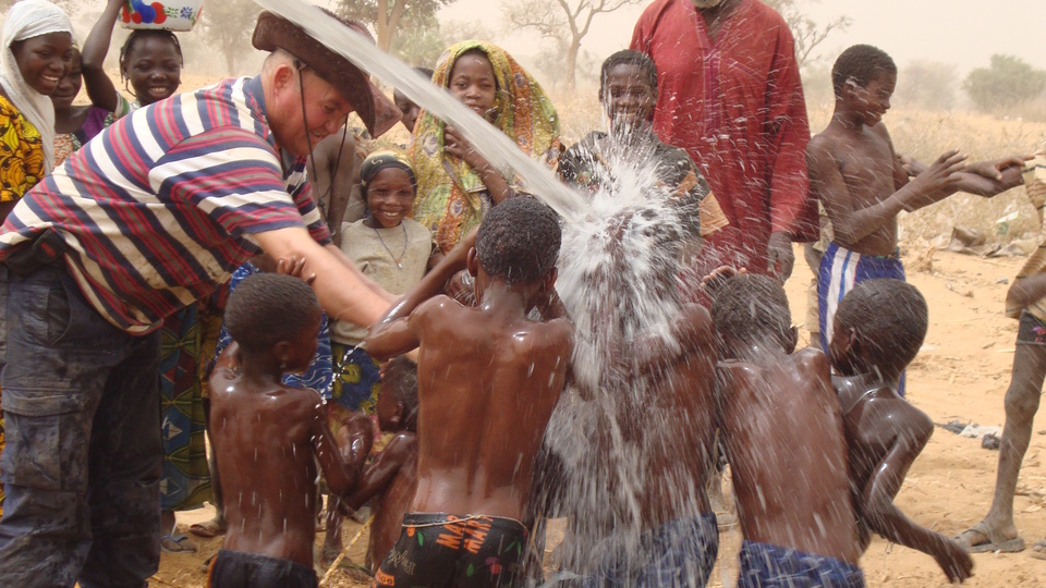 1.8 milyon kişiyi suyla buluşturdu